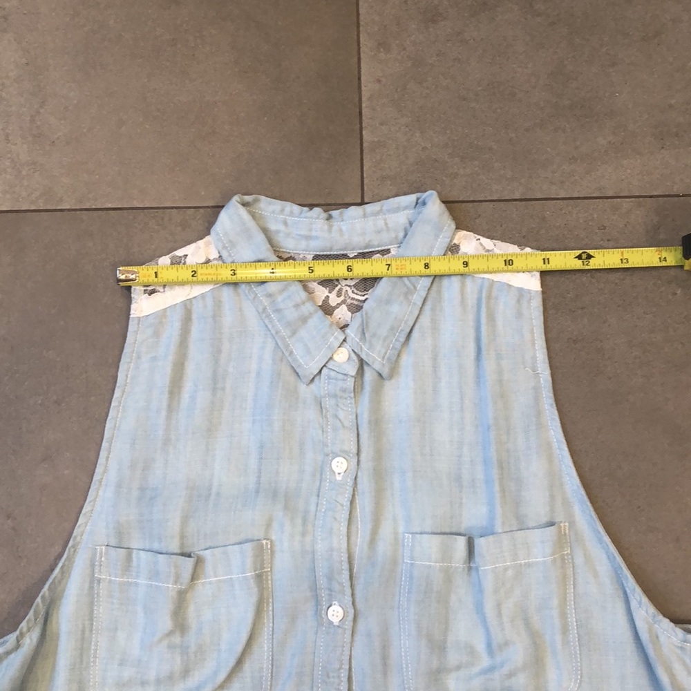 Abercrombie & Fitch Button Down Sleeveless Top with Collar - Picture 4 of 10